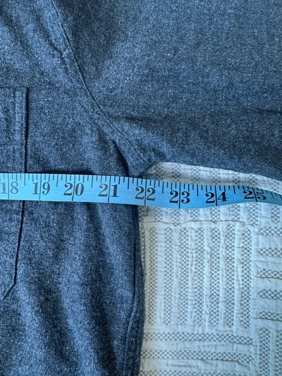 Everlane Organic Cotton Cropped Flannel Shirt | Charcoal | Size Small 🖤 - Picture 7 of 8